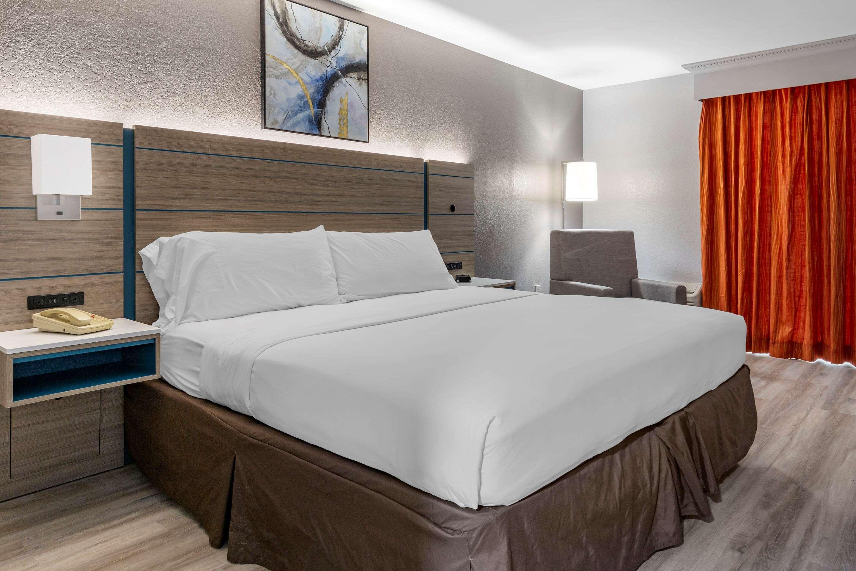 Clarion Hotel Fayetteville Εξωτερικό φωτογραφία