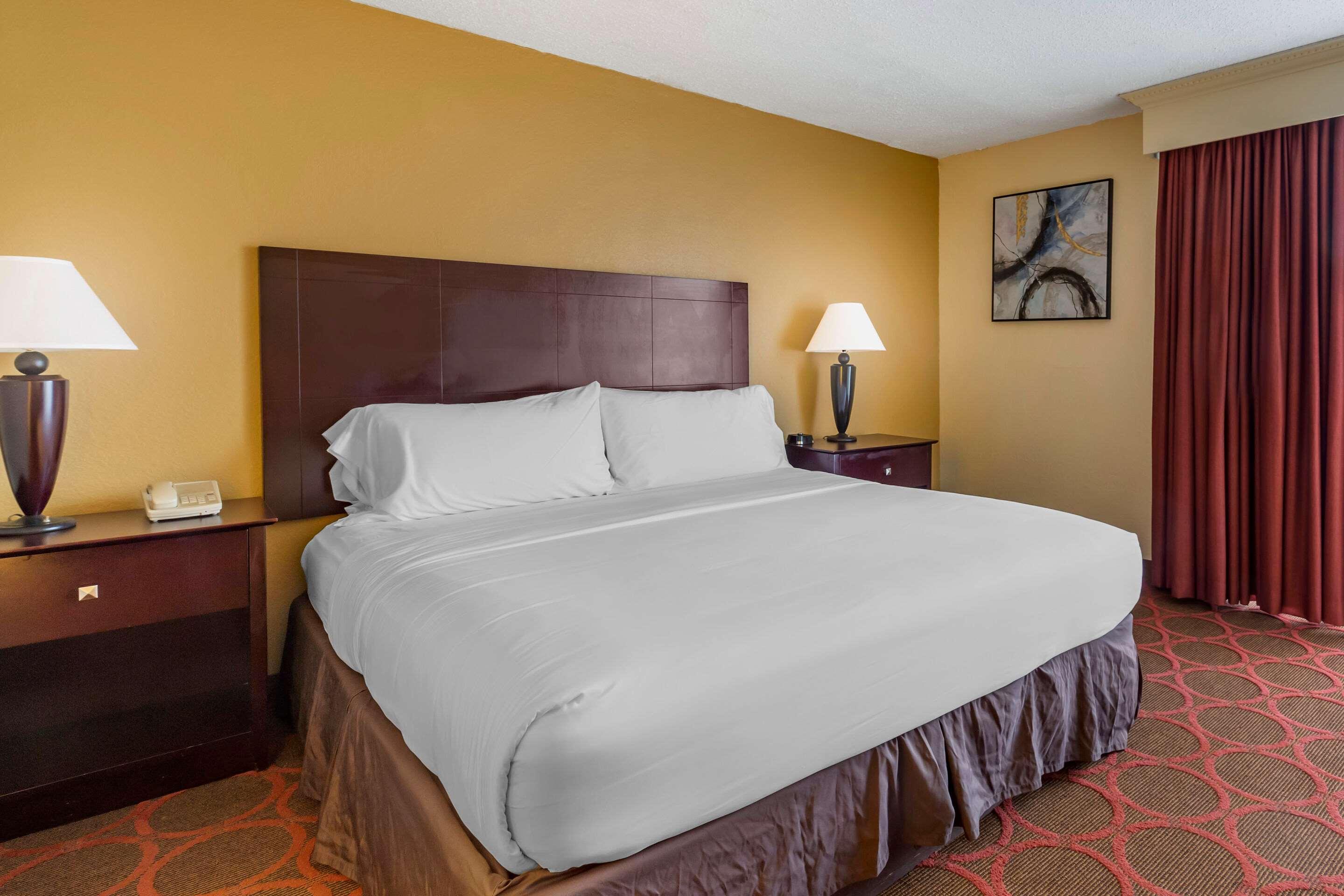 Clarion Hotel Fayetteville Εξωτερικό φωτογραφία