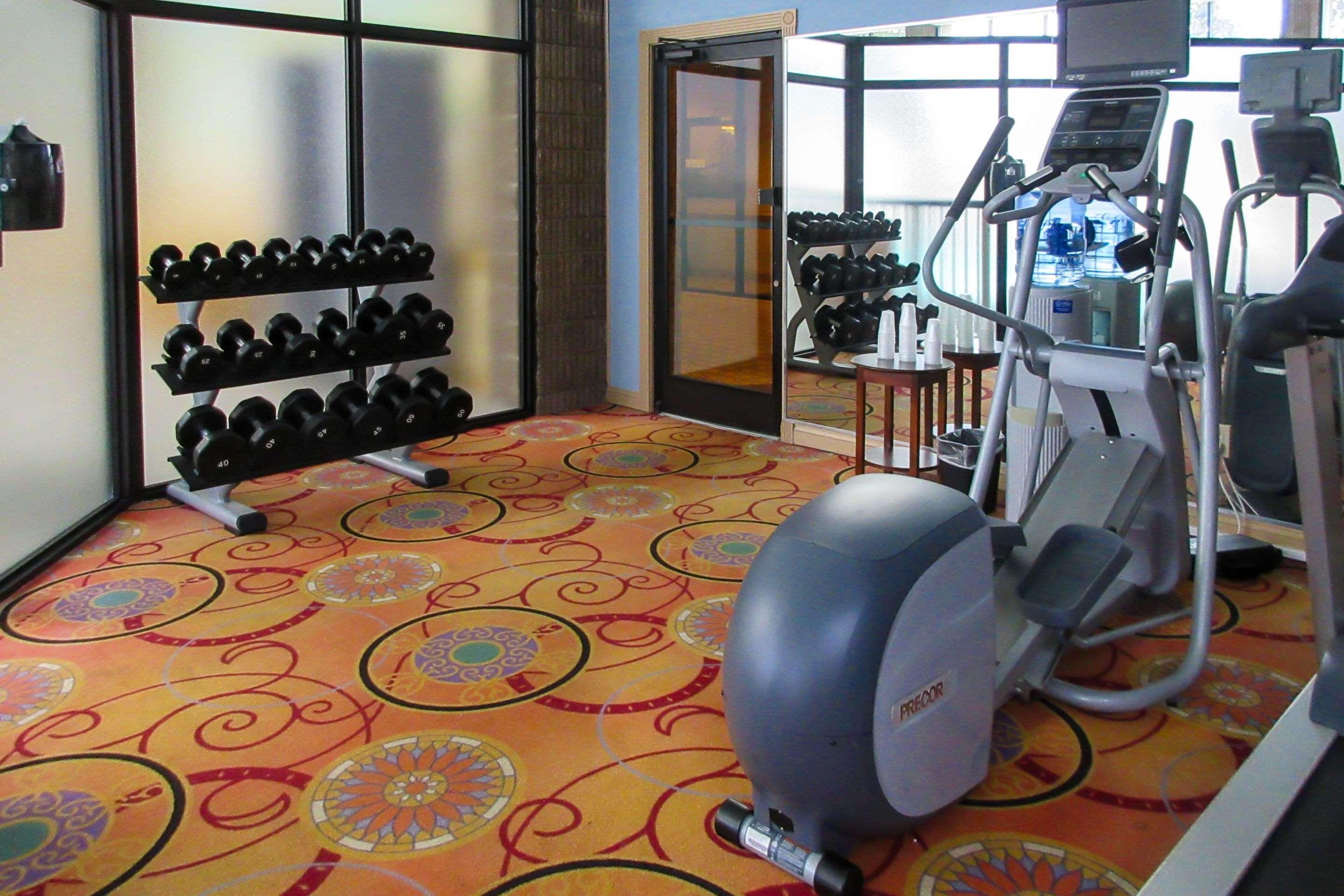 Clarion Hotel Fayetteville Εξωτερικό φωτογραφία