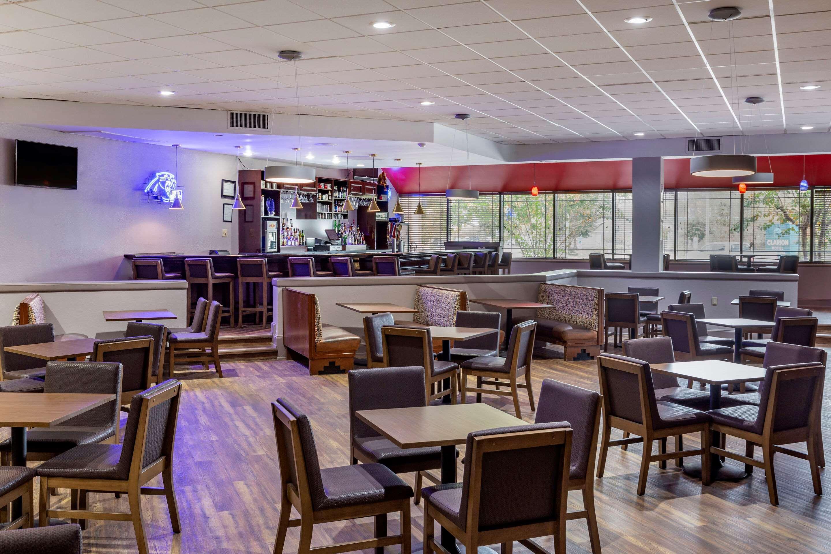 Clarion Hotel Fayetteville Εξωτερικό φωτογραφία