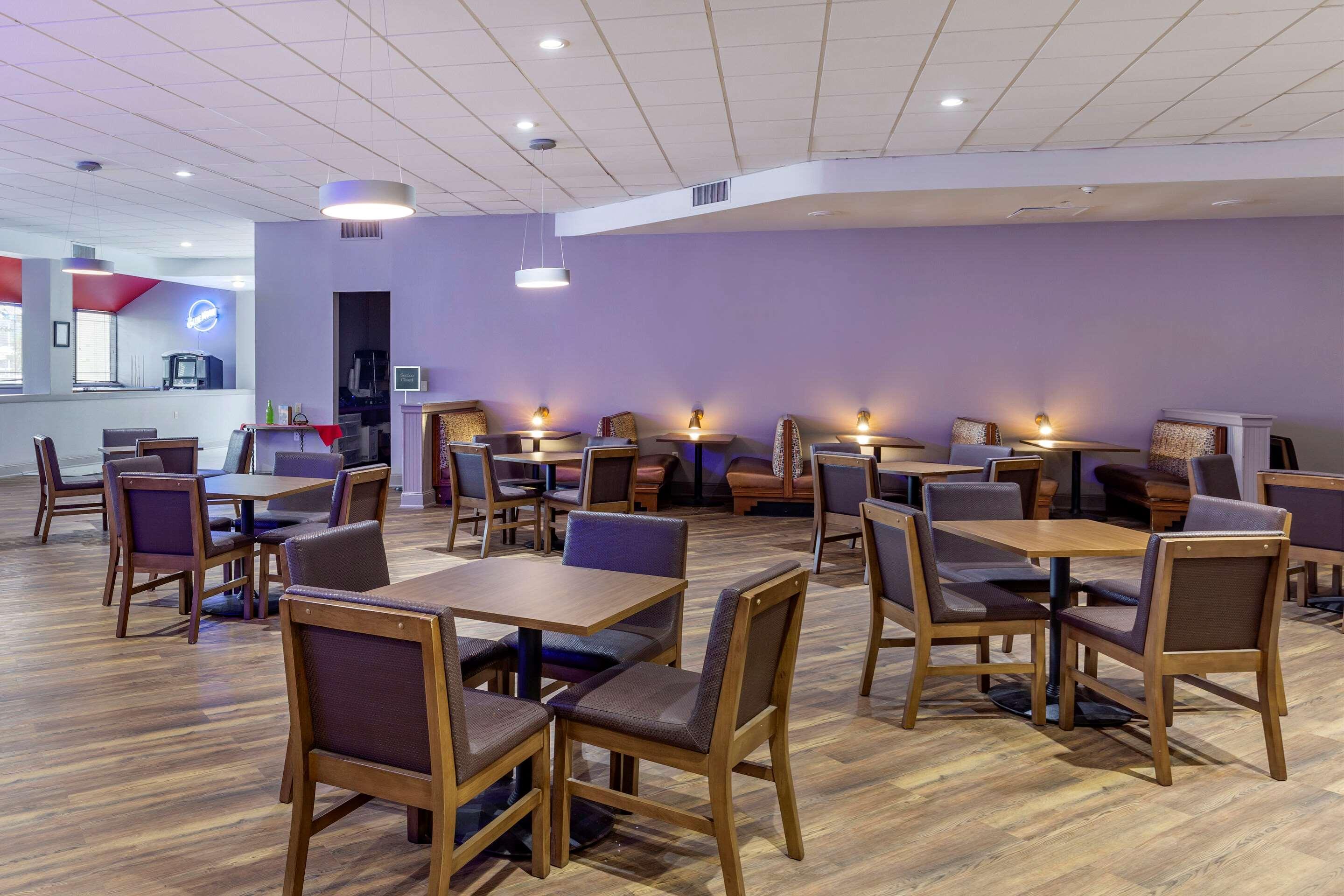 Clarion Hotel Fayetteville Εξωτερικό φωτογραφία