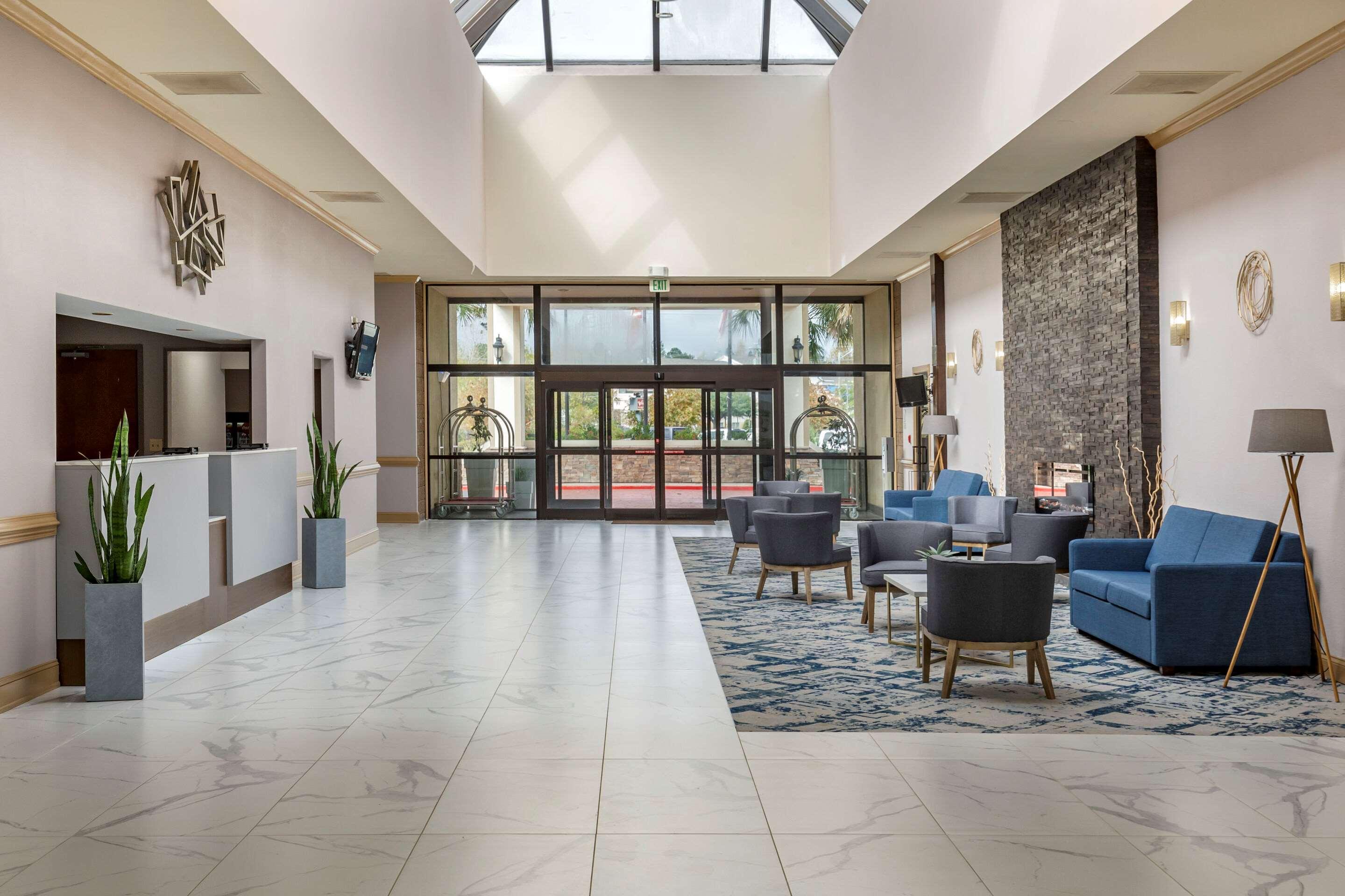 Clarion Hotel Fayetteville Εξωτερικό φωτογραφία