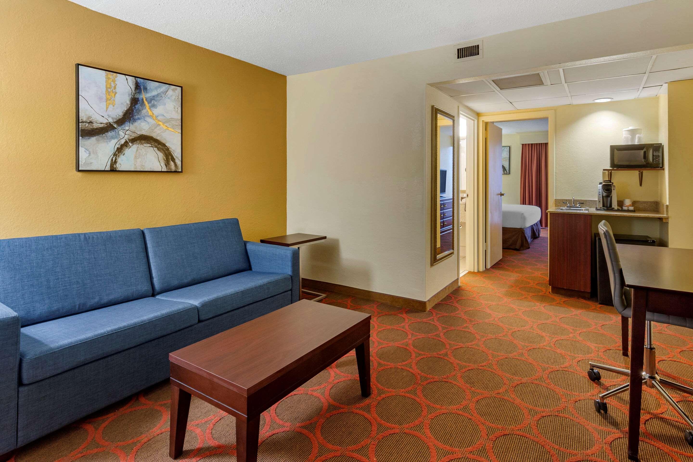 Clarion Hotel Fayetteville Εξωτερικό φωτογραφία