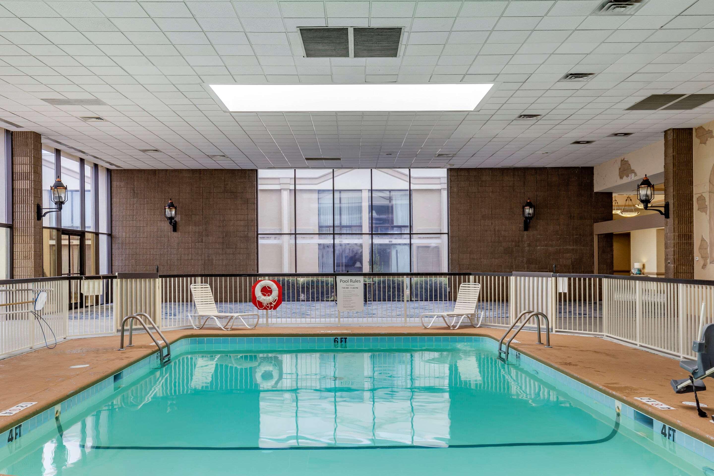 Clarion Hotel Fayetteville Εξωτερικό φωτογραφία