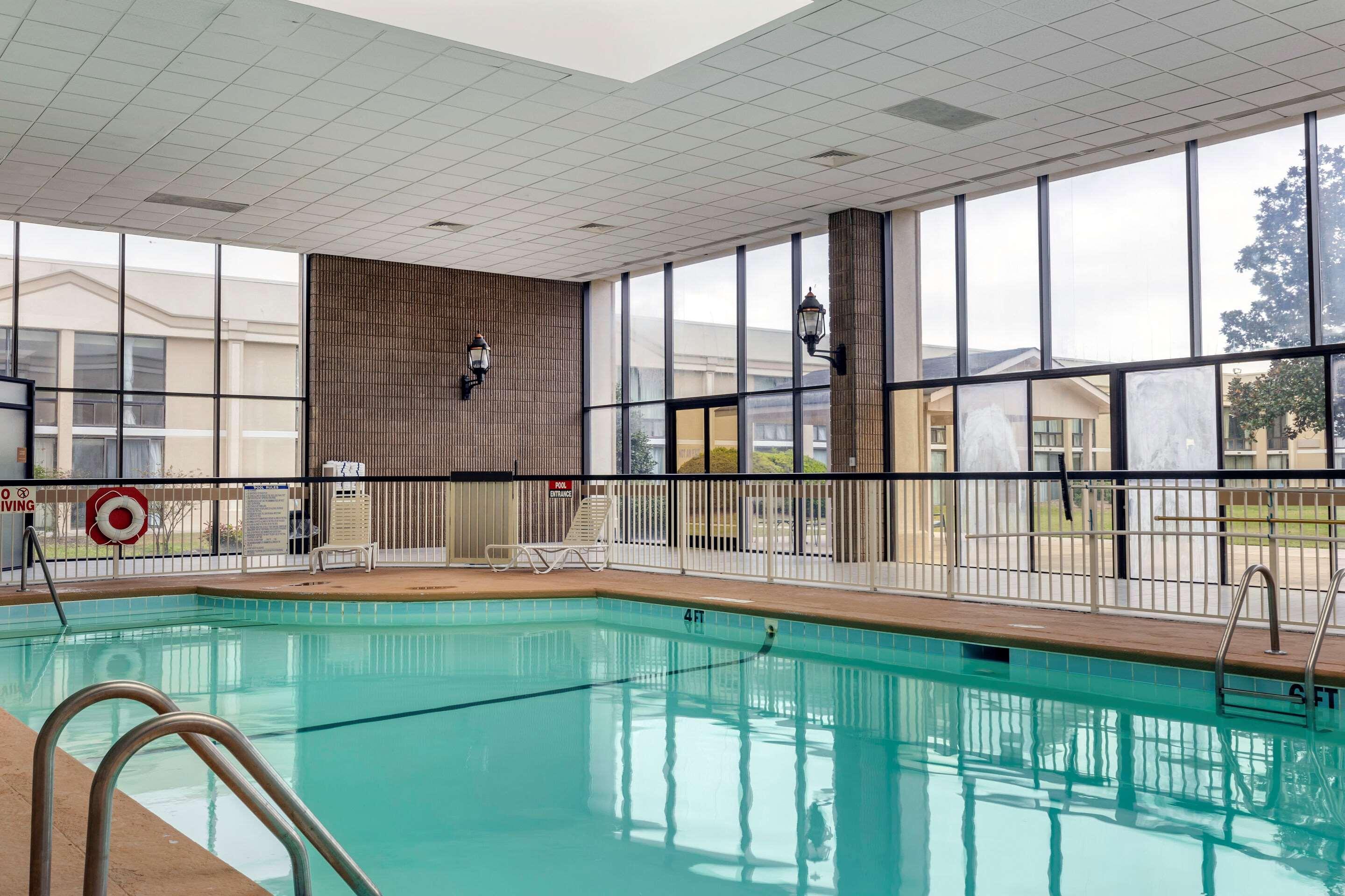 Clarion Hotel Fayetteville Εξωτερικό φωτογραφία