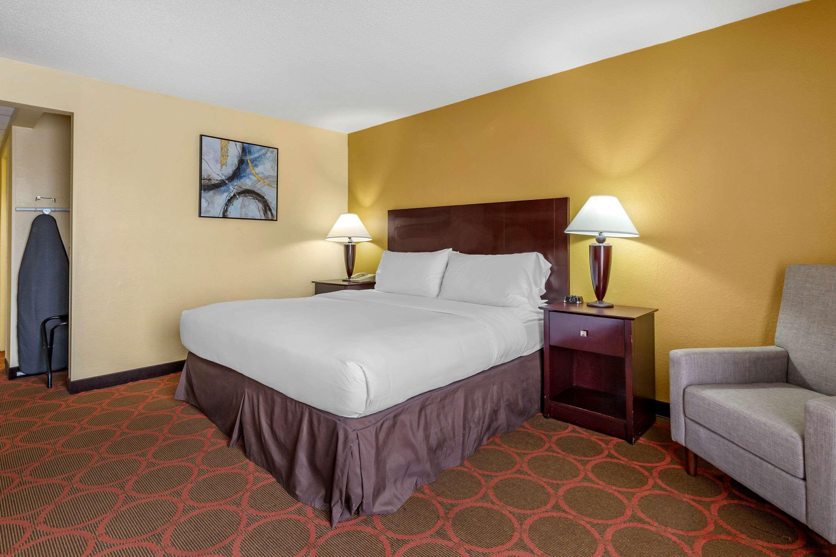 Clarion Hotel Fayetteville Εξωτερικό φωτογραφία