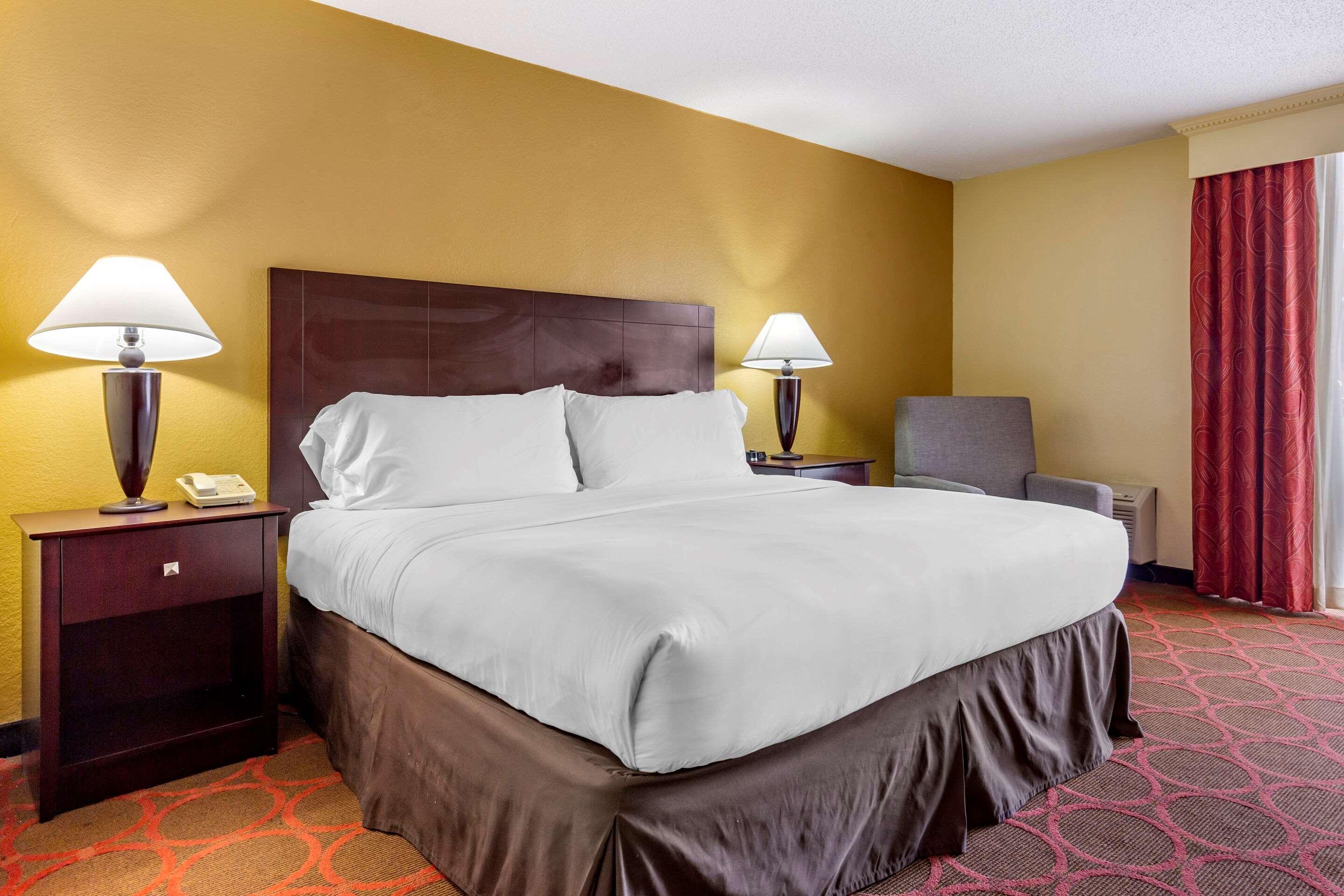 Clarion Hotel Fayetteville Εξωτερικό φωτογραφία
