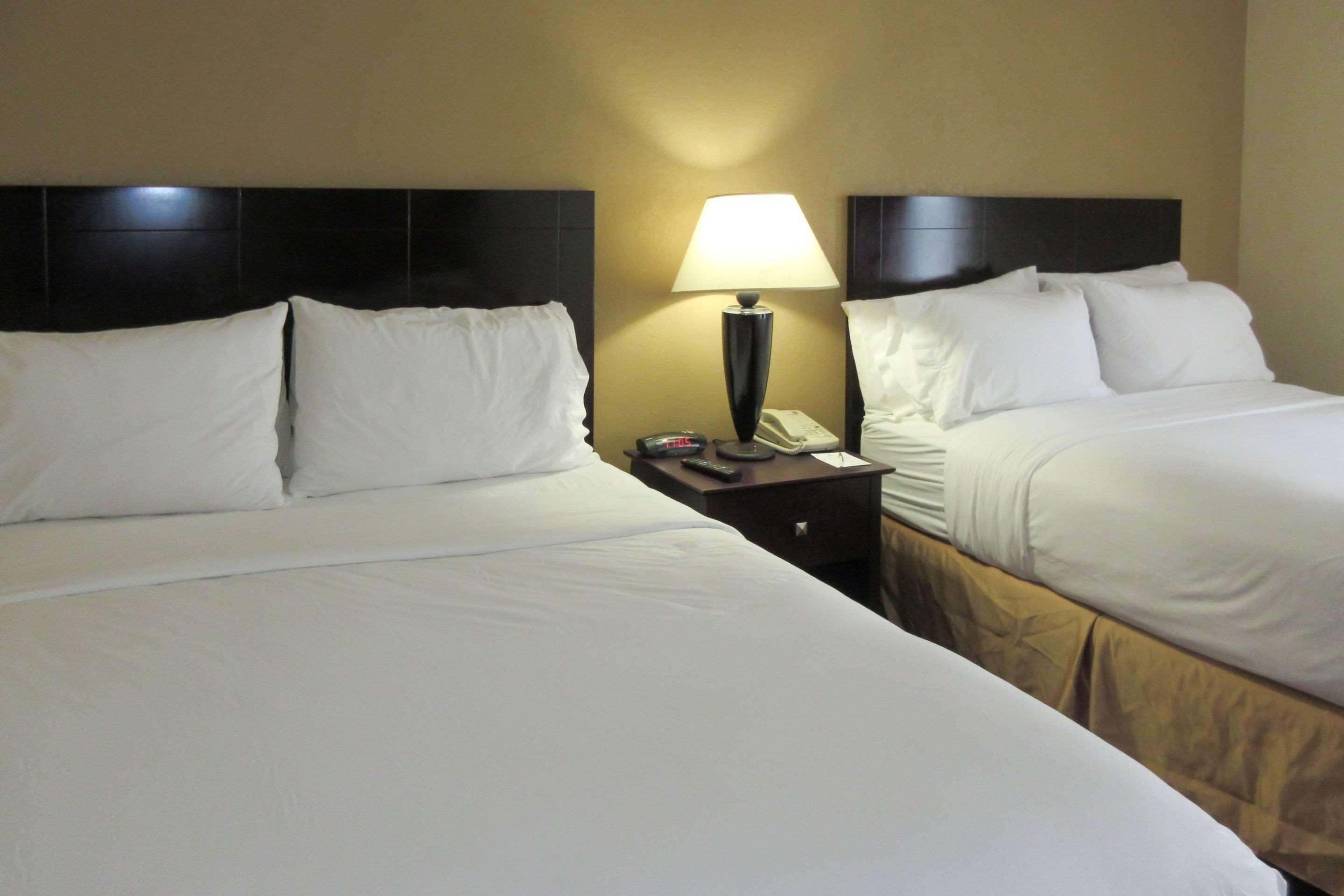 Clarion Hotel Fayetteville Εξωτερικό φωτογραφία