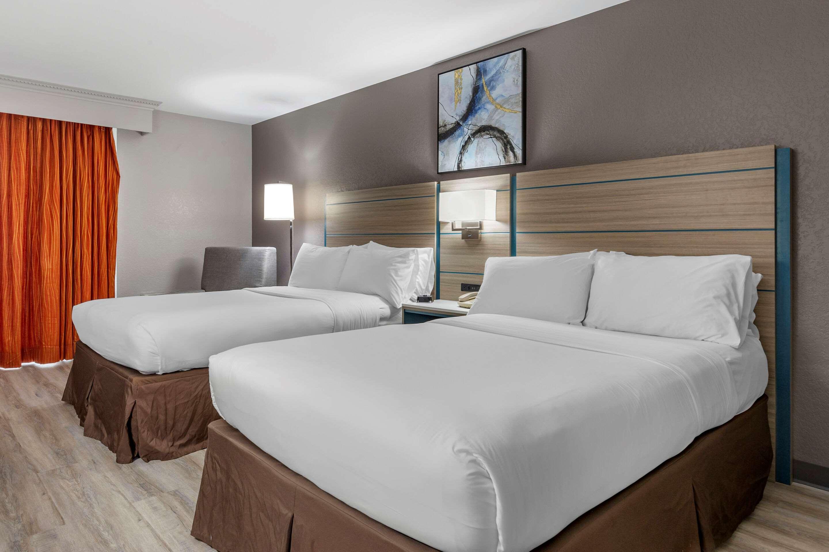 Clarion Hotel Fayetteville Εξωτερικό φωτογραφία