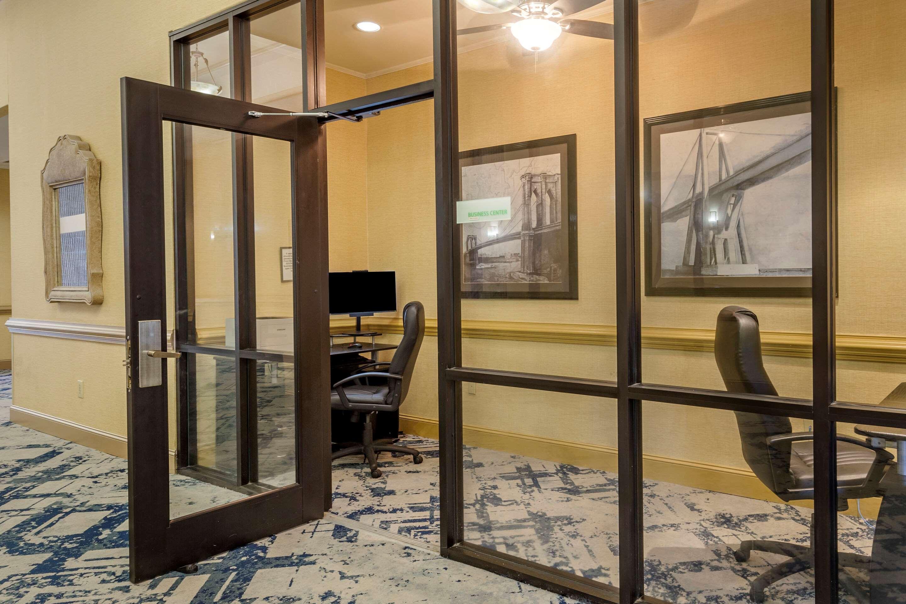Clarion Hotel Fayetteville Εξωτερικό φωτογραφία