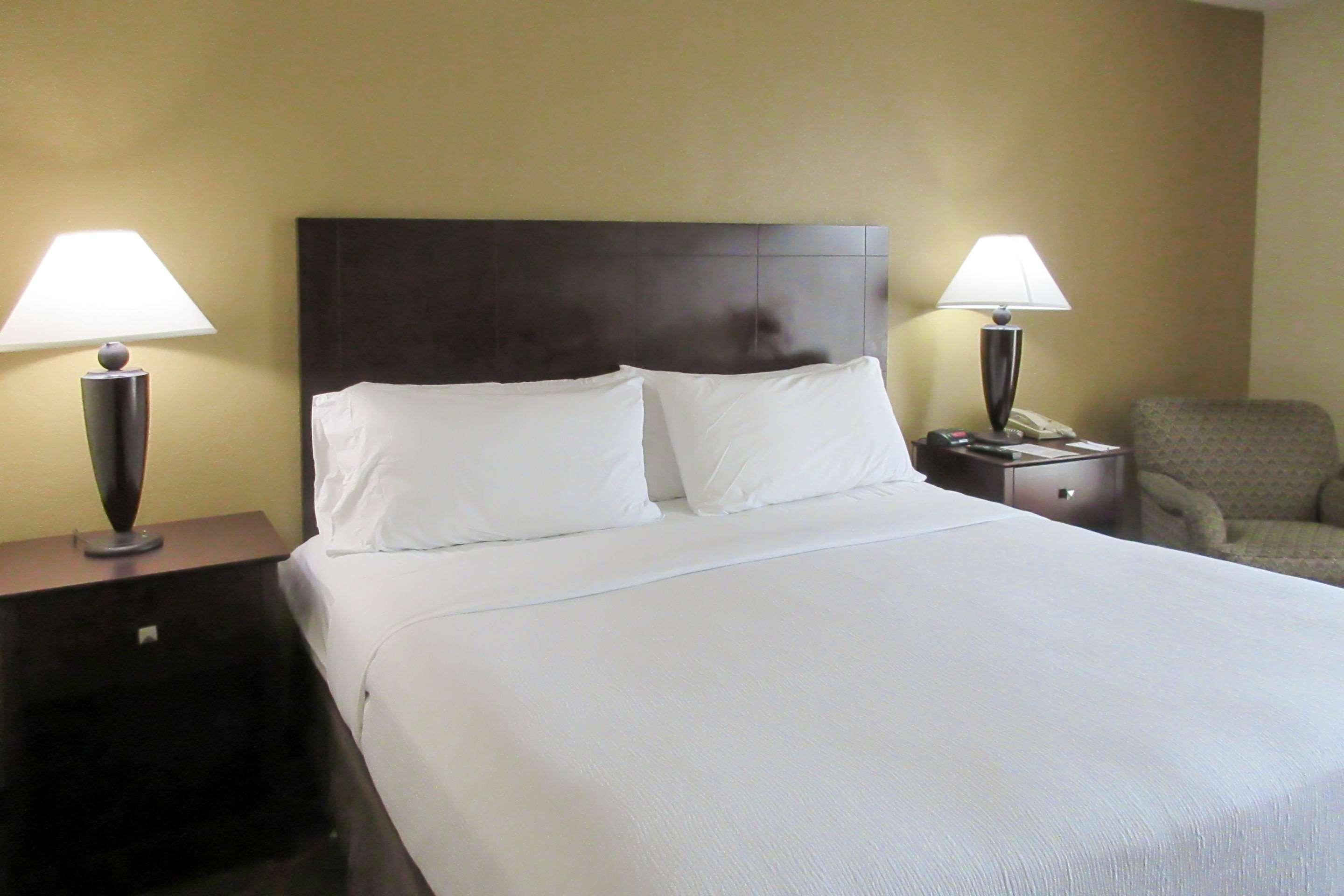 Clarion Hotel Fayetteville Εξωτερικό φωτογραφία