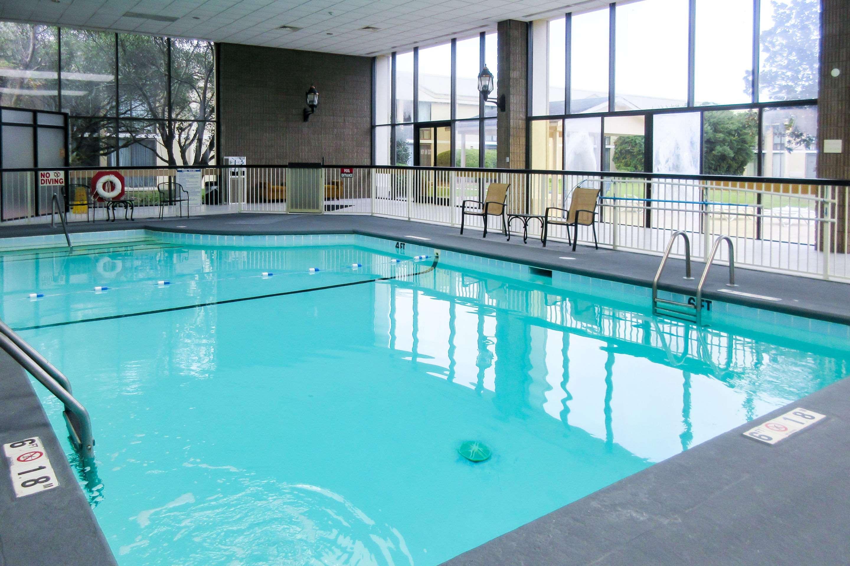 Clarion Hotel Fayetteville Εξωτερικό φωτογραφία