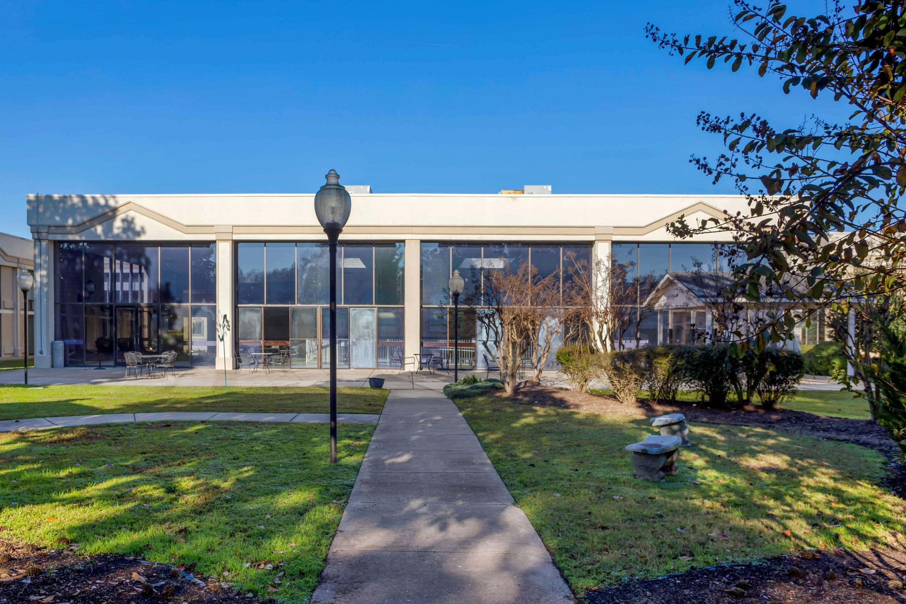 Clarion Hotel Fayetteville Εξωτερικό φωτογραφία